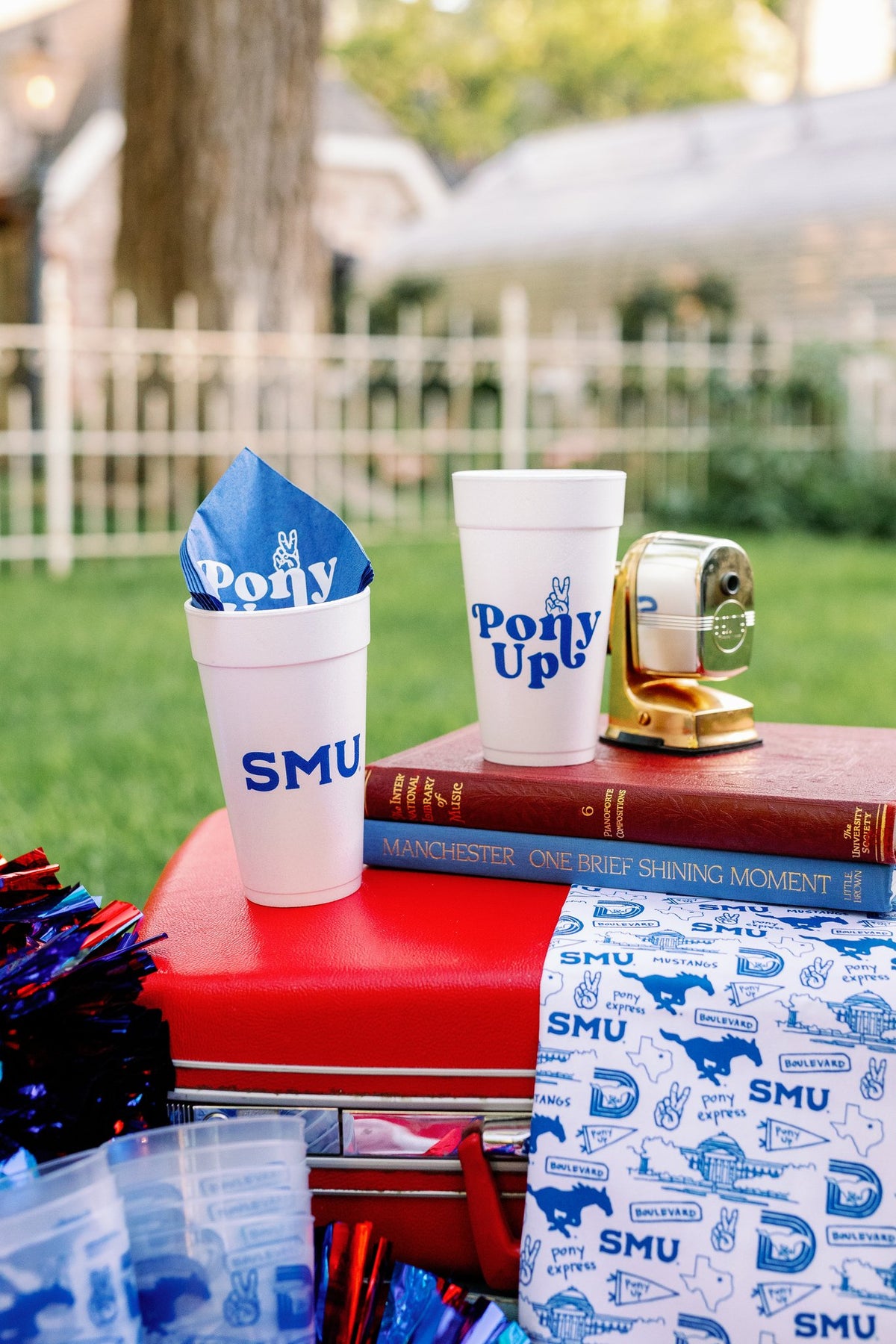 Southern Methodist University (SMU) 20 oz styrofoam cups – alternate view